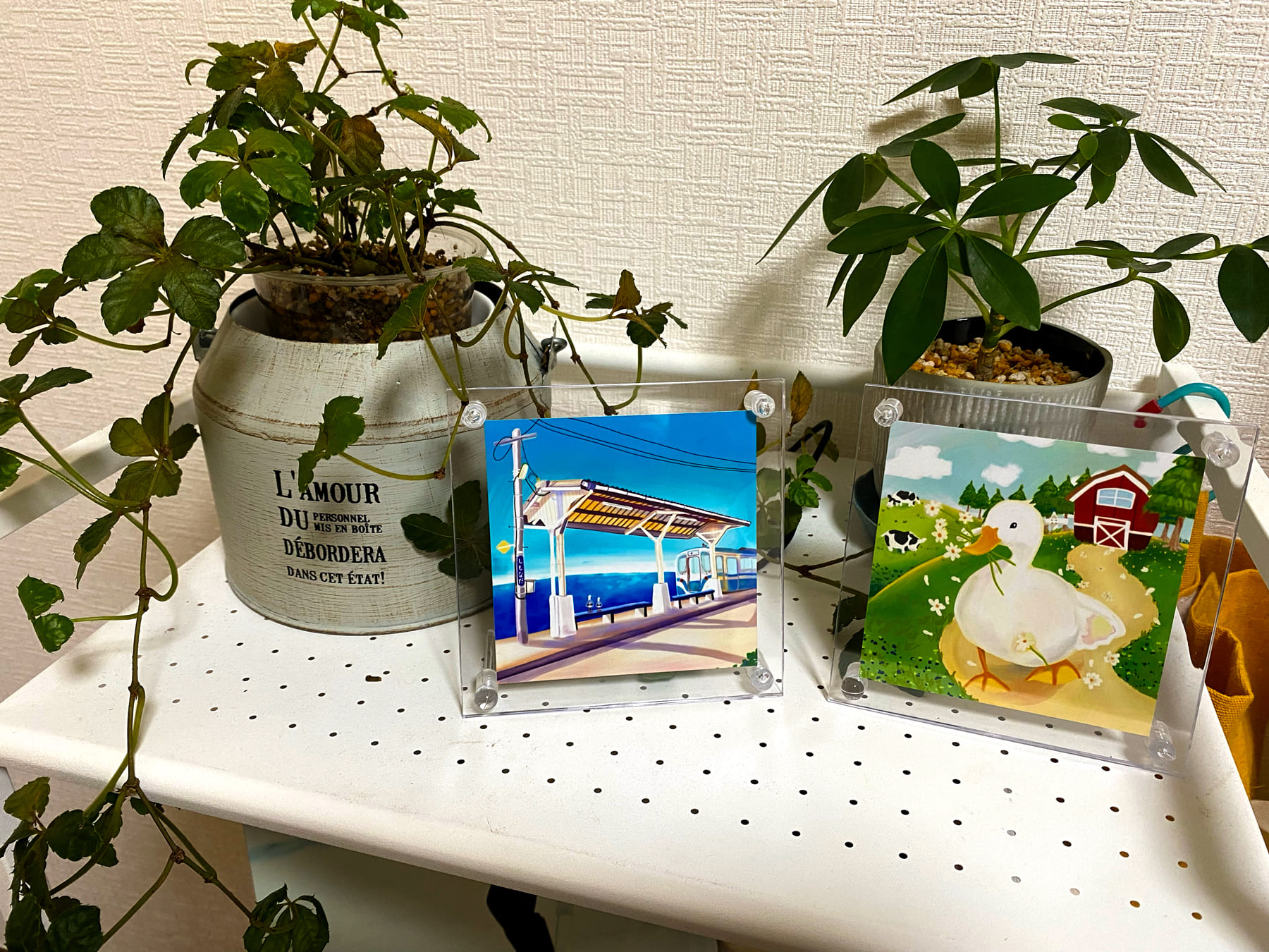 絵本NFT作品を印刷し、家に飾った例